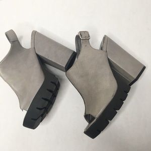 Forever 21 gray peep toe chunky platforms 7